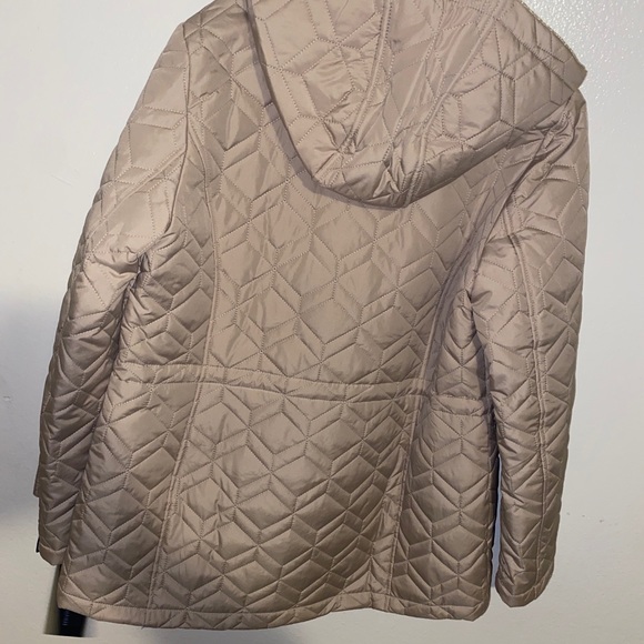 Tommy Hilfiger Women’s Classic Quilted Jacket - Picture 9 of 10